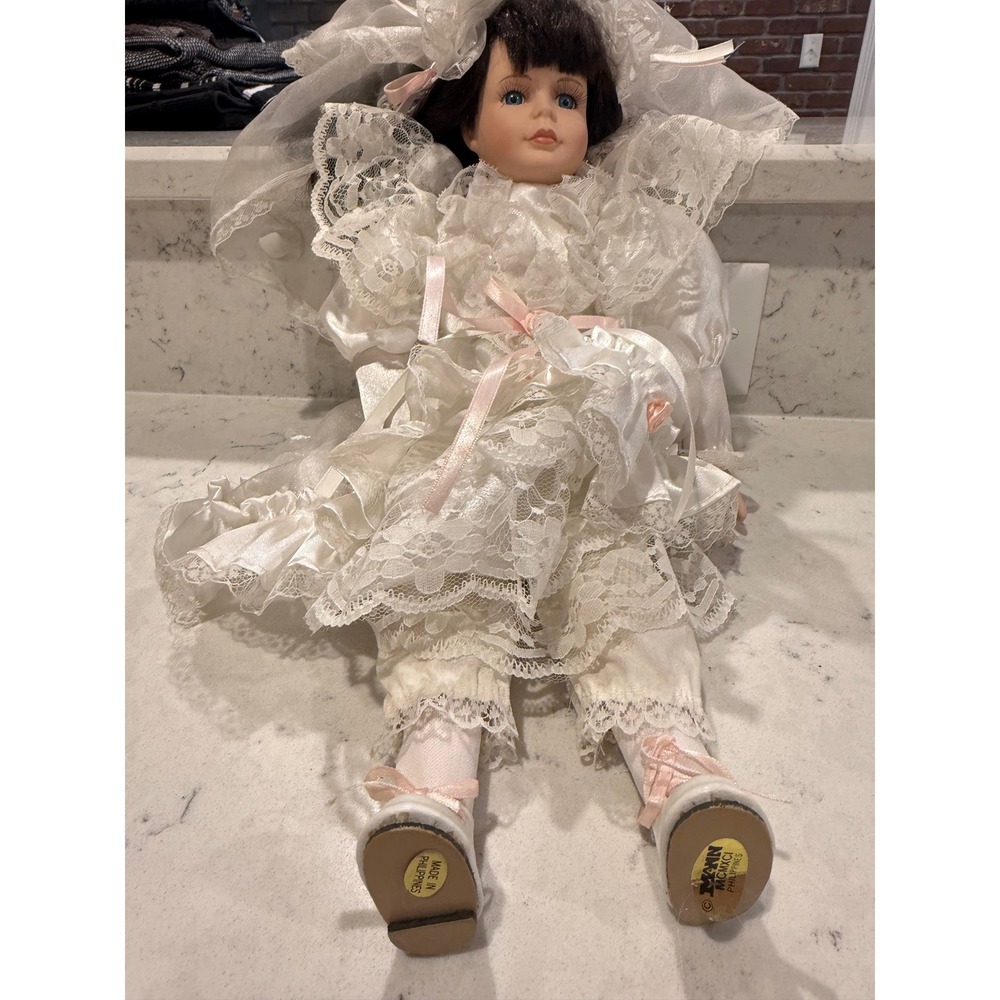 Vintage Mann Porcelain Bride Doll Lace Gown‎ Wedding Bridal White Pink Roses